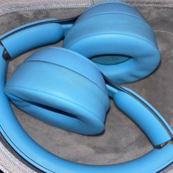 Beats Solo Pro Noise Cancellation Light Blue