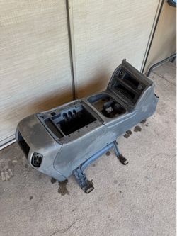 03-06 Chevy Silverado Center Console