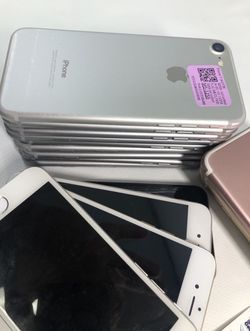 Unlocked iPhone 7 on sale ! Clean with warranty and Accessories