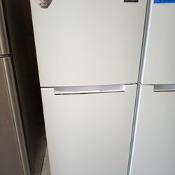 MAGIC CHEF 10CUFT FRIDGE STUDIO SIZE 