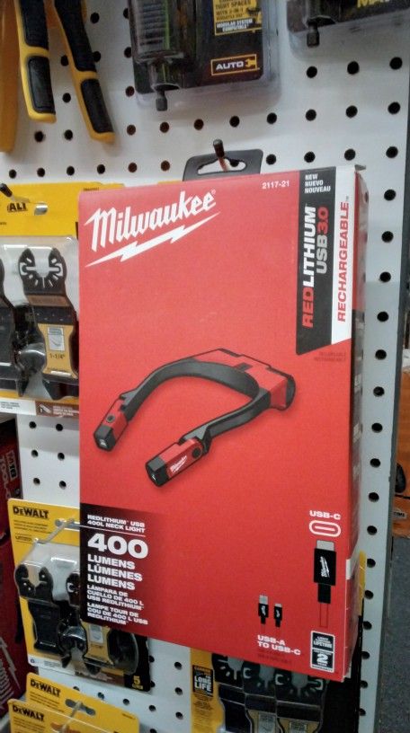 MILWAUKEE REDLITHIUM USB 400L NECK LIGHT
