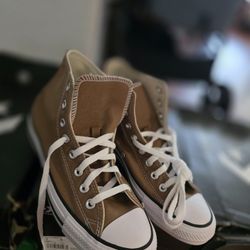 Converse High Top Men Size 7 Women Size 9