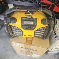 DeWALT Radio Charger 