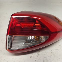 2016 Hyundai Tucson OEM passenger side taillight