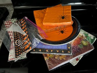 mixed lot of new/unused holiday paper products
