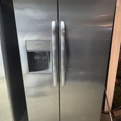 Refrigerator 