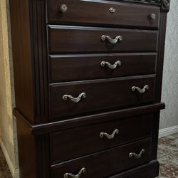 4 Piece Bedroom Set ~ Dresser (s) & Nightstands (2)