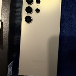 Samsung Galaxy S24 Ultra Unlocked / titanium gray / 256gb - Excellent Condition! Like new.