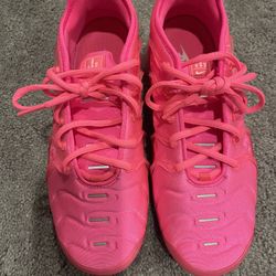 Hot pink vapormax nike 