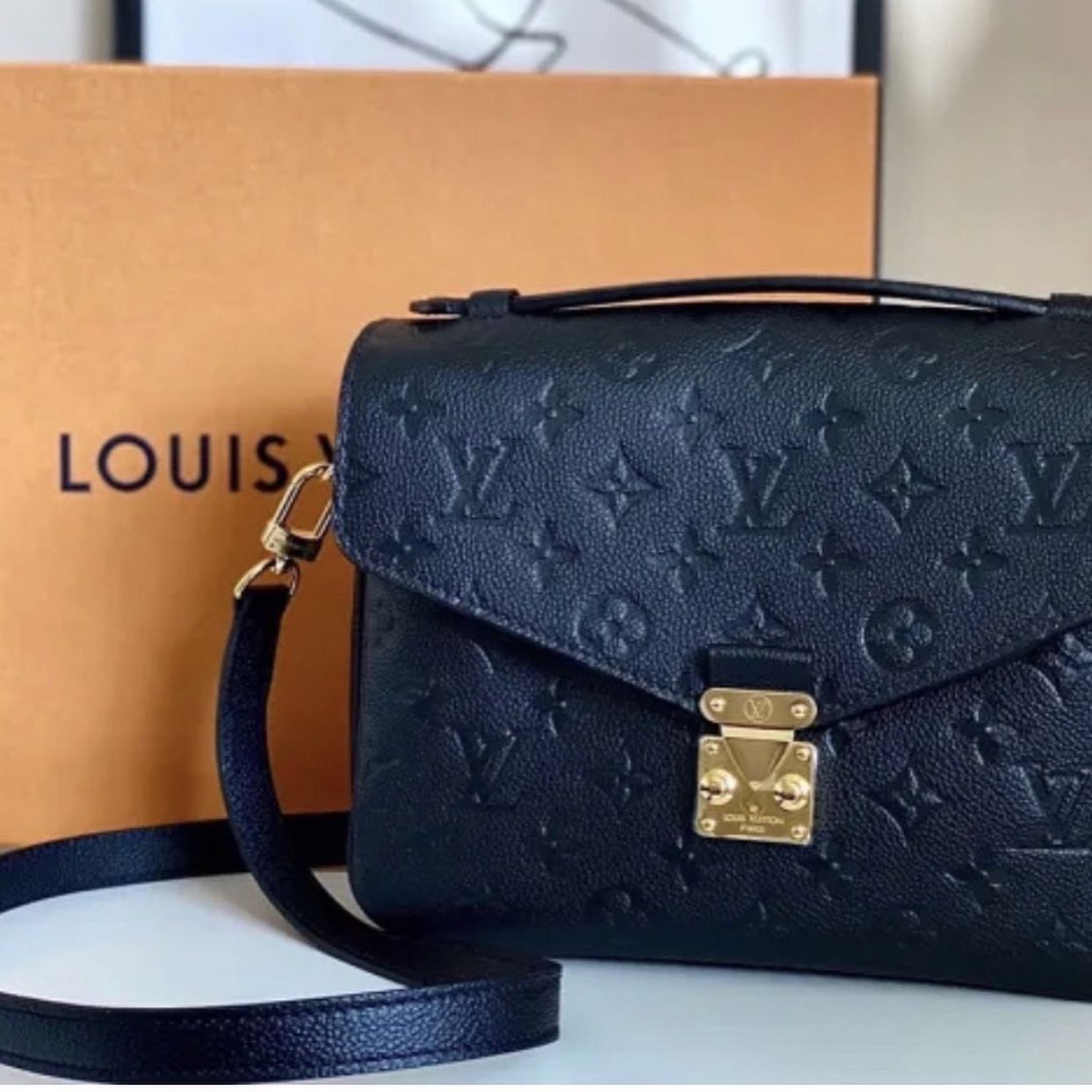 Authentic Louis Vuitton pochette Metis crossbody bag for Sale in Mint Hill,  NC - OfferUp