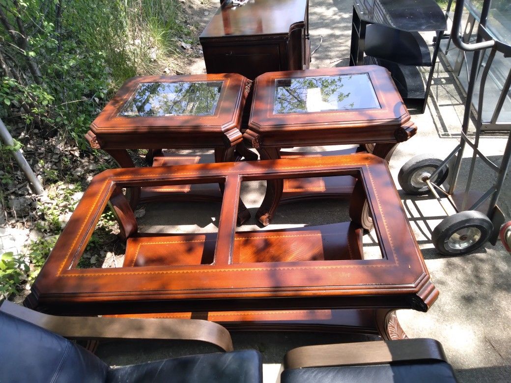 Coffee table/2 end tables