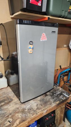 Magic Chef mini fridge