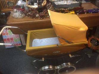 Beautiful antique built rite 1950s baby's stroller.
