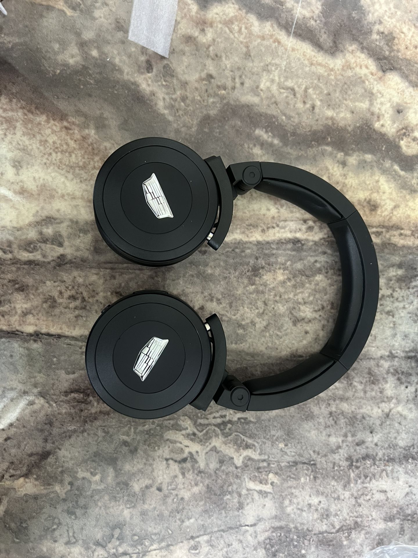 2025 Cadillac Escalade Headphones
