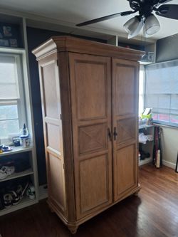 Sturdy nice big Amoire