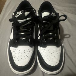 White Black Nike Dunks Low Size 4Y
