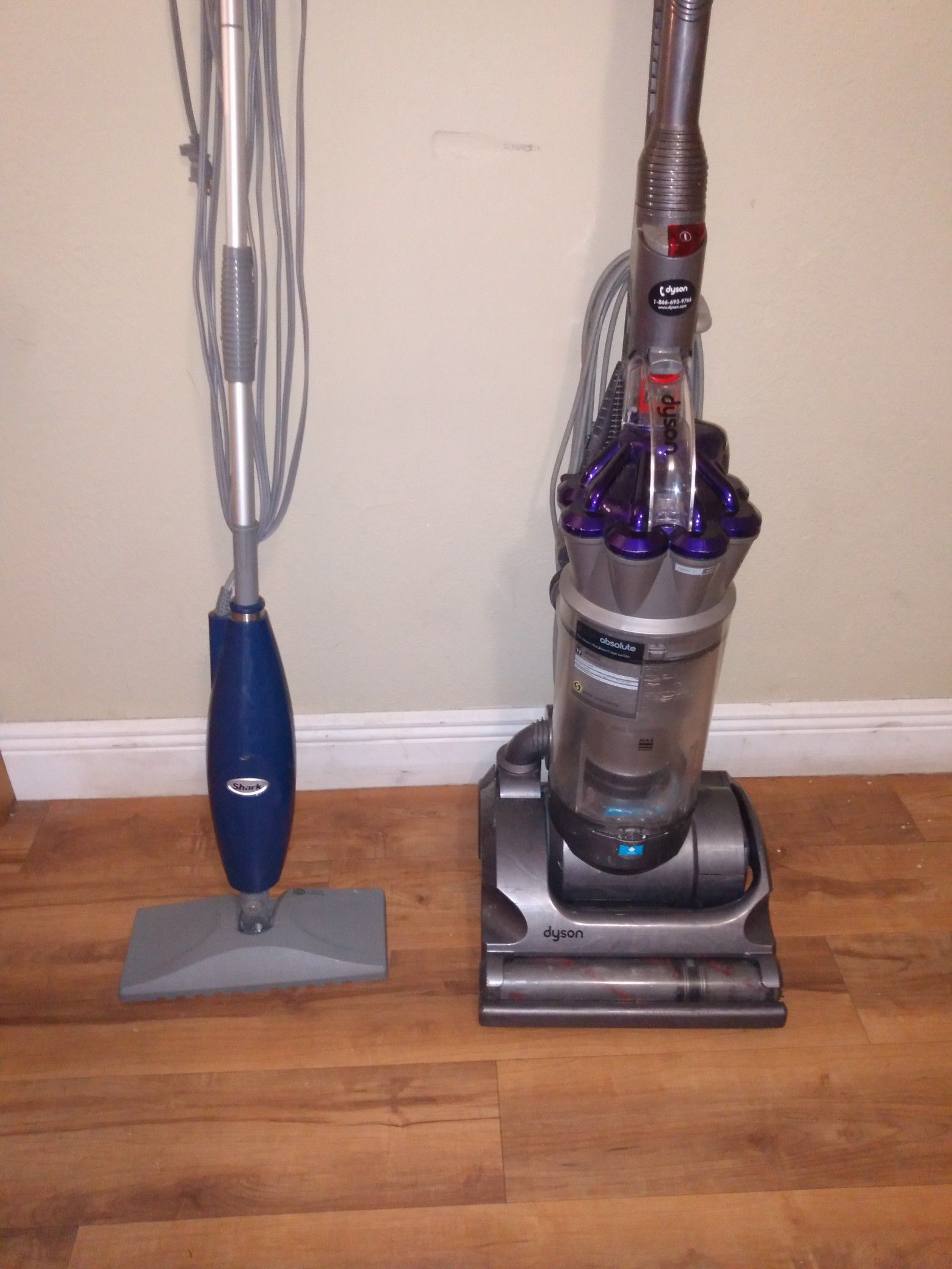 Vacuum cleaner and steam mop