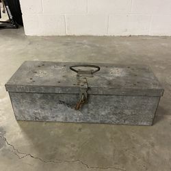 Galvanized toolbox 21.5”x8”