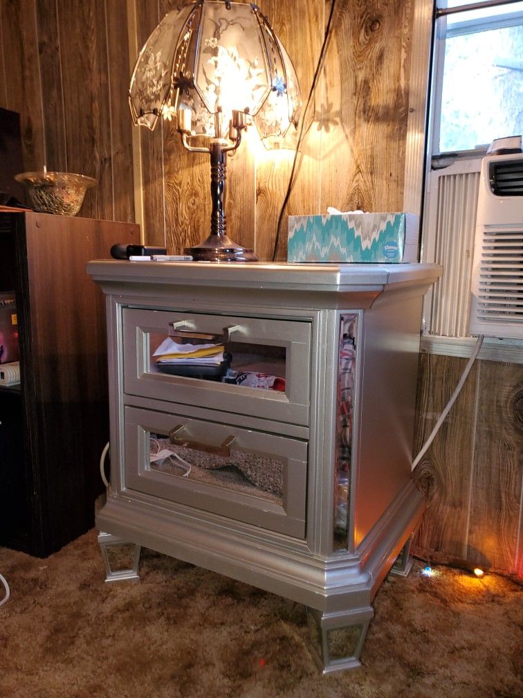 400$ Mirror Dresser