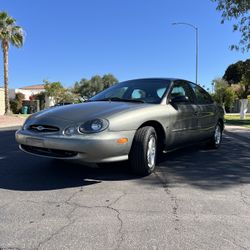 1999 Ford Taurus