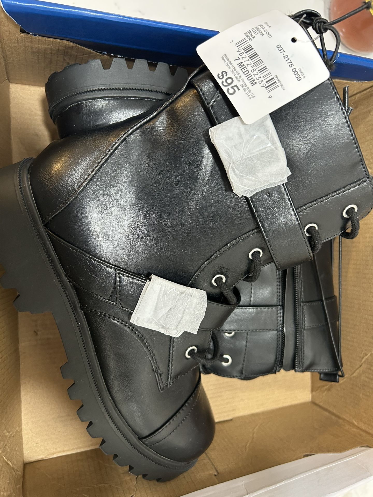 Brand NEW Arizona Black Boots Size 7