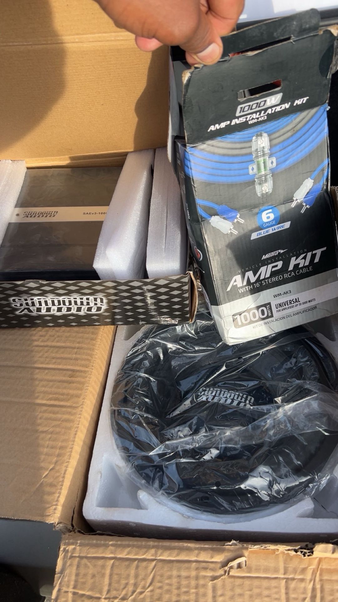 Subwoofer Sundown (size 10).  Sundown Amp. Wiring Kit (1000 Watts)