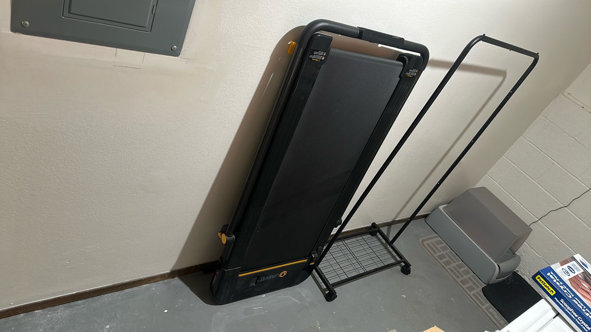 UREVO Walking pad / treadmill