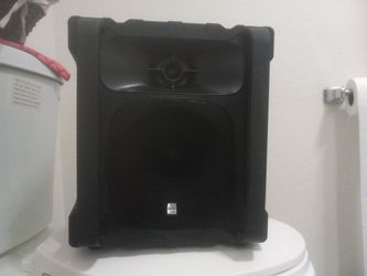 Bocina Bluetooth  Color. Negra