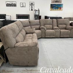 Power Reclining Sectional Couch Fabric Material By Benchcraft Furniture 🌟No Needed Credit Check ⚡ $39 Down Payment with Financing
0544