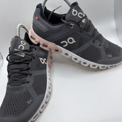 ON CLOUD SIZE # 7 Women 