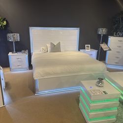Bedroom sets / led lights/same day delivery /no credit needed /beds