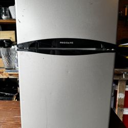 Frigidaire Refrigerator 