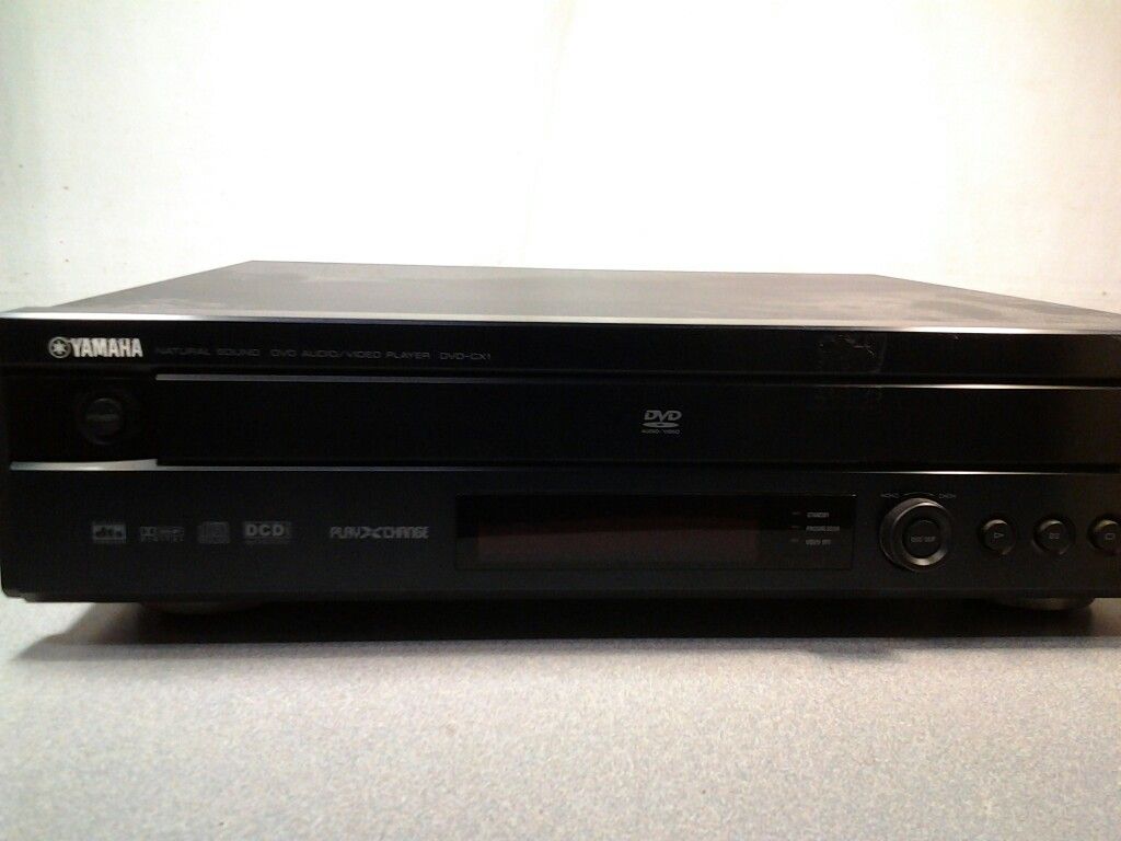 Yamaha DVD-CX1. DVD Audio Video Player with remote