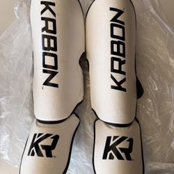 MMA kickboxing Shinguards, Krbon