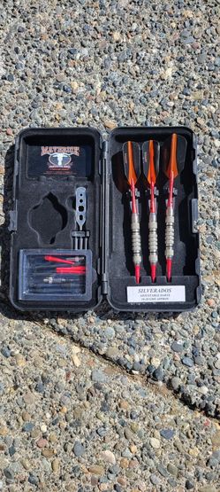 Maverick Professional Dart Set