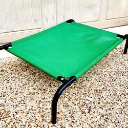 ELEVATED DOG COT (great SHAPE & CONDITION:10/10)