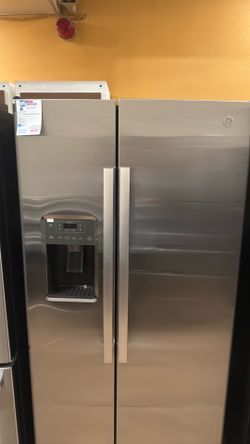 GE SIDE BY SIDE REFRIGERATOR FREEZER