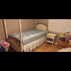 🎁BEAUTIFUL TWIN SIZE BED FRAME WITH MATRESS, BOXSPRING AND NIGHTSTAND🎁
