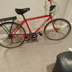 VINTAGE. 1985. DIAMOND BACK.  FLEET STREAK.   18  SPEED.   HYBRID  BIKE.  24 INCH. WHEELS.     AS IS   200 DOLLARS 