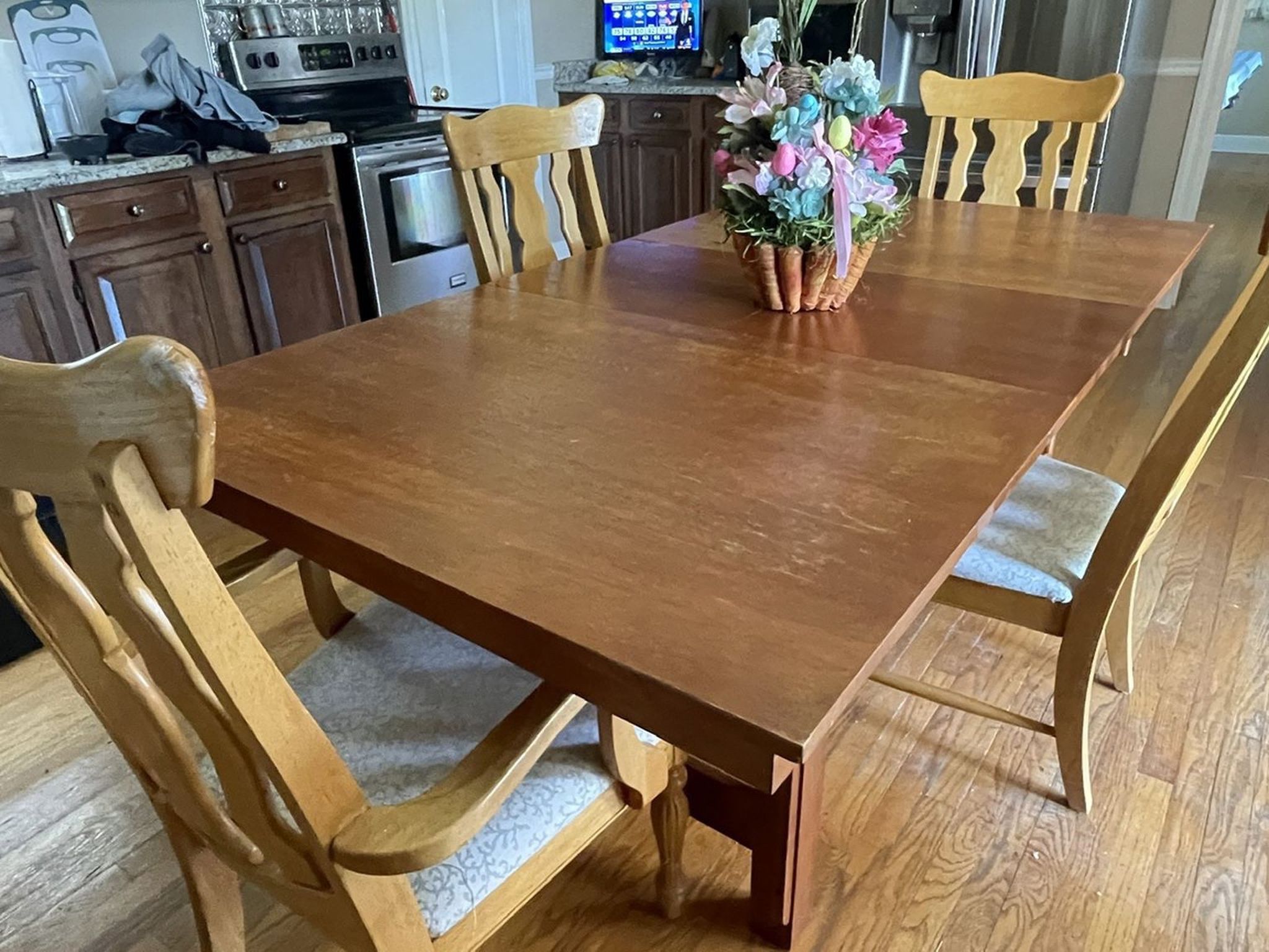 Dining Room Table - With Leaf And Chairs