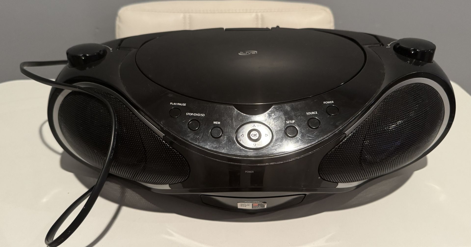 Ilive Radio/dvd Player/sdcard/iPhone/iphone Charger