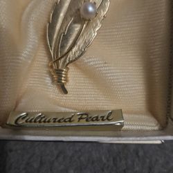 Culturedpearl. Pin