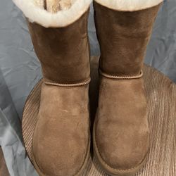 Women’s UGG Boots Size 7
