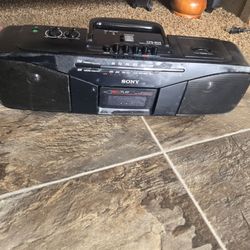 ​Vintage Sony CFS-204 AM/FM Radio Cassette Player Boombox - Fully Tested