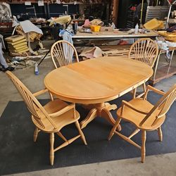 Maple Dinner And 4 Chairs 