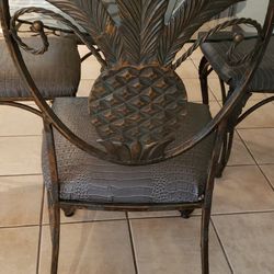 Pineapple table with 4 chairs