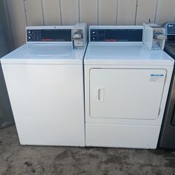 Lavadora y Secadora de gas marca Speed Queen Comercial