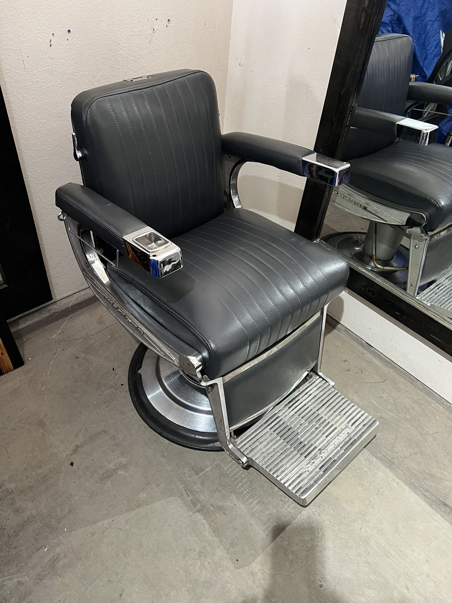 Vintage Takara Belmont Barber Chair – Very Good Condition – $850 OBO