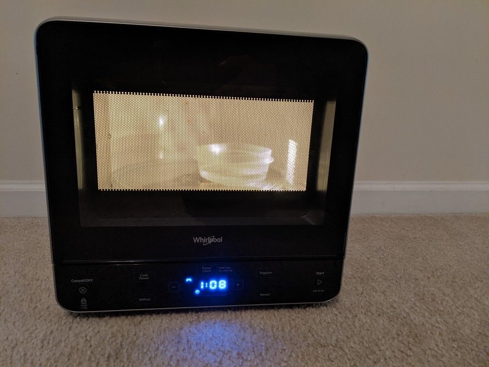 0.5 cu. ft. Countertop Whirlpool Microwave 750W Cooking Power
