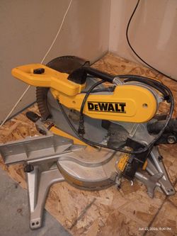 DeWalt Compound Miter Saw